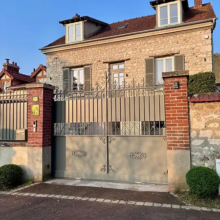 La Folie - Premium - 3 Vip - 8 Pièces 150m2- Centre Village - Maison Privatisée -jardin Paysagé - Parking-